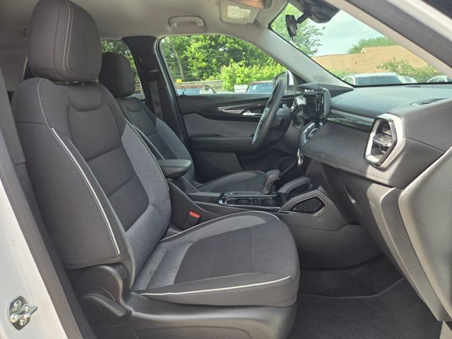 Used 2025 Chevrolet TrailBlazer LT AWD/4WD image 29