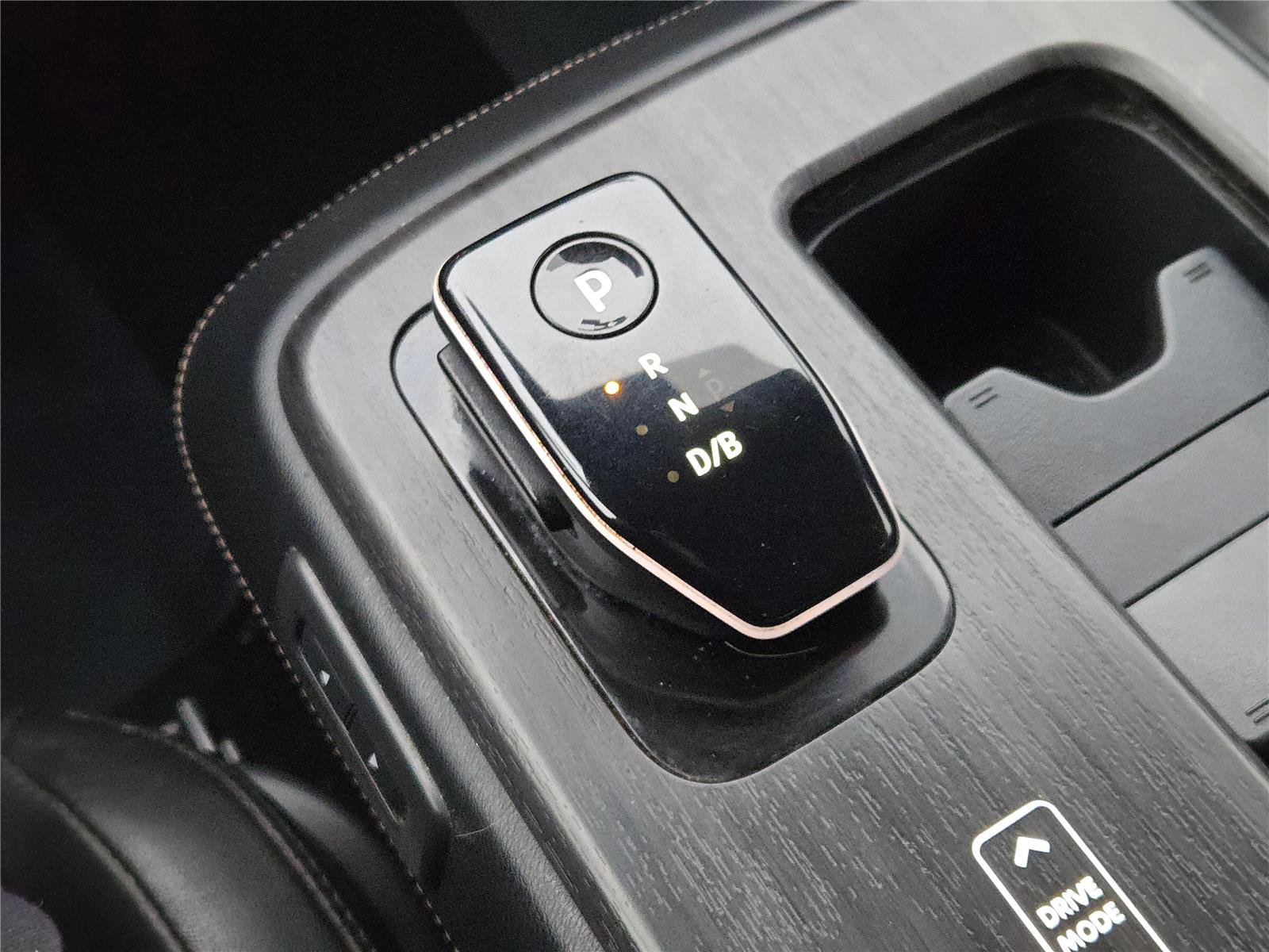 Used 2023 Nissan Ariya AWD image 33