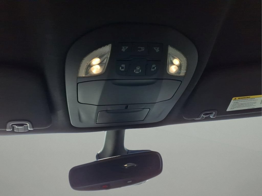 Used 2025 Chrysler Pacifica Select FWD image 24