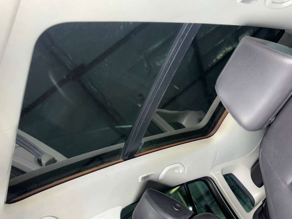 Used 2011 Volkswagen Tiguan S image 9