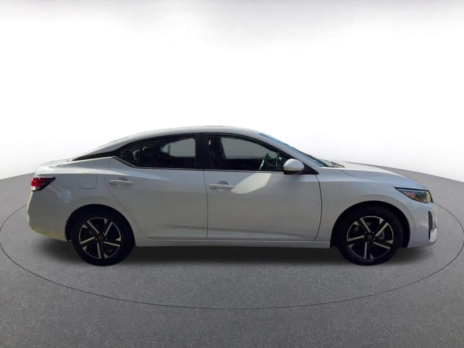 Used 2025 Nissan Sentra SV FWD image 15