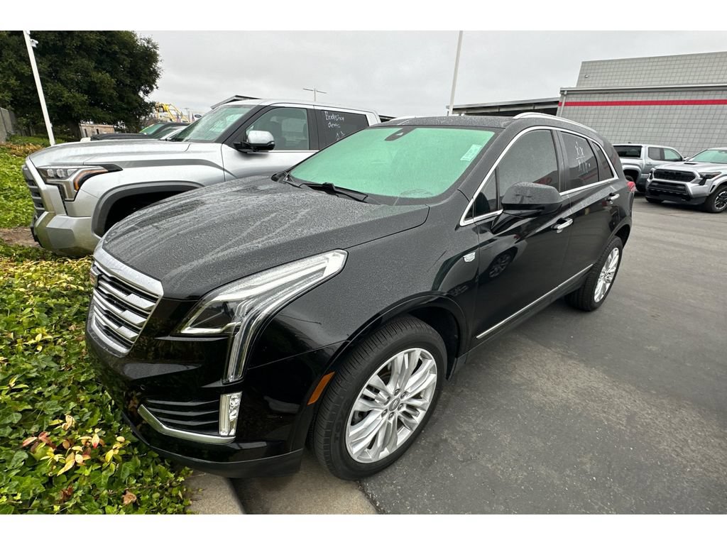 Used 2017 Cadillac XT5 Premium Luxury FWD image 2