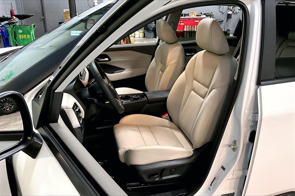 Certified 2024 Nissan Rogue SV w/ SV Premium Package image 18