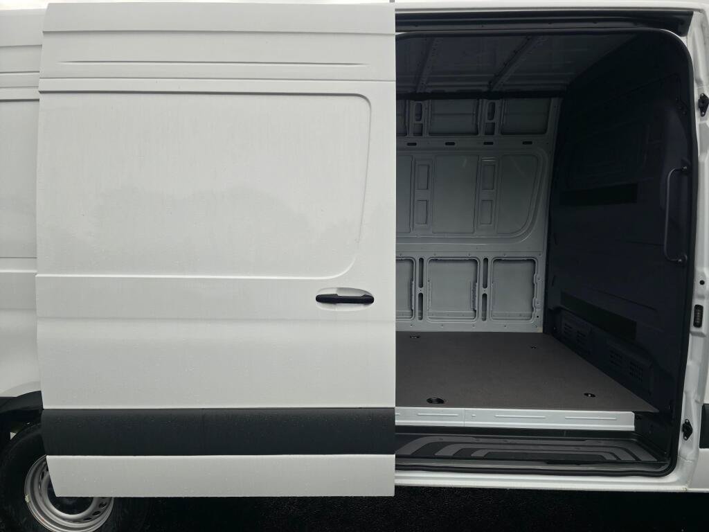 New 2025 Mercedes-Benz eSprinter 170 Cargo image 23
