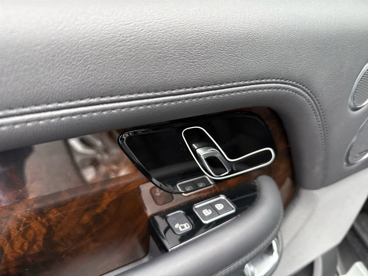 Used 2022 Land Rover Range Rover Westminster Edition image 29