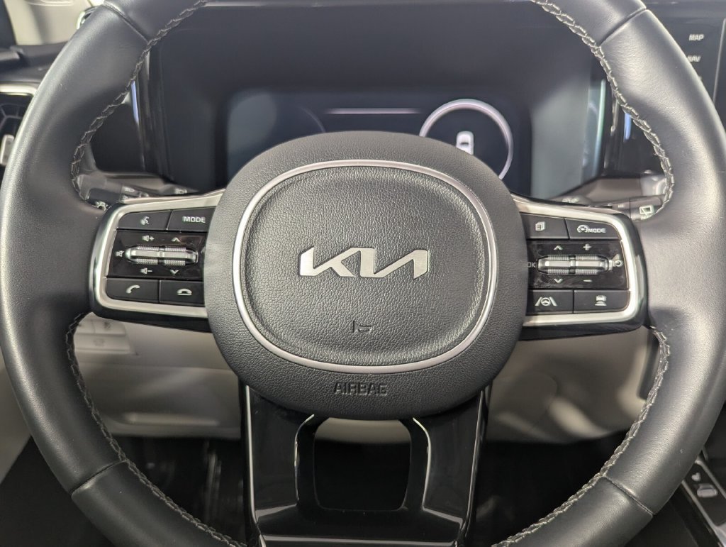 Used 2023 Kia Sorento SX AWD/4WD image 18