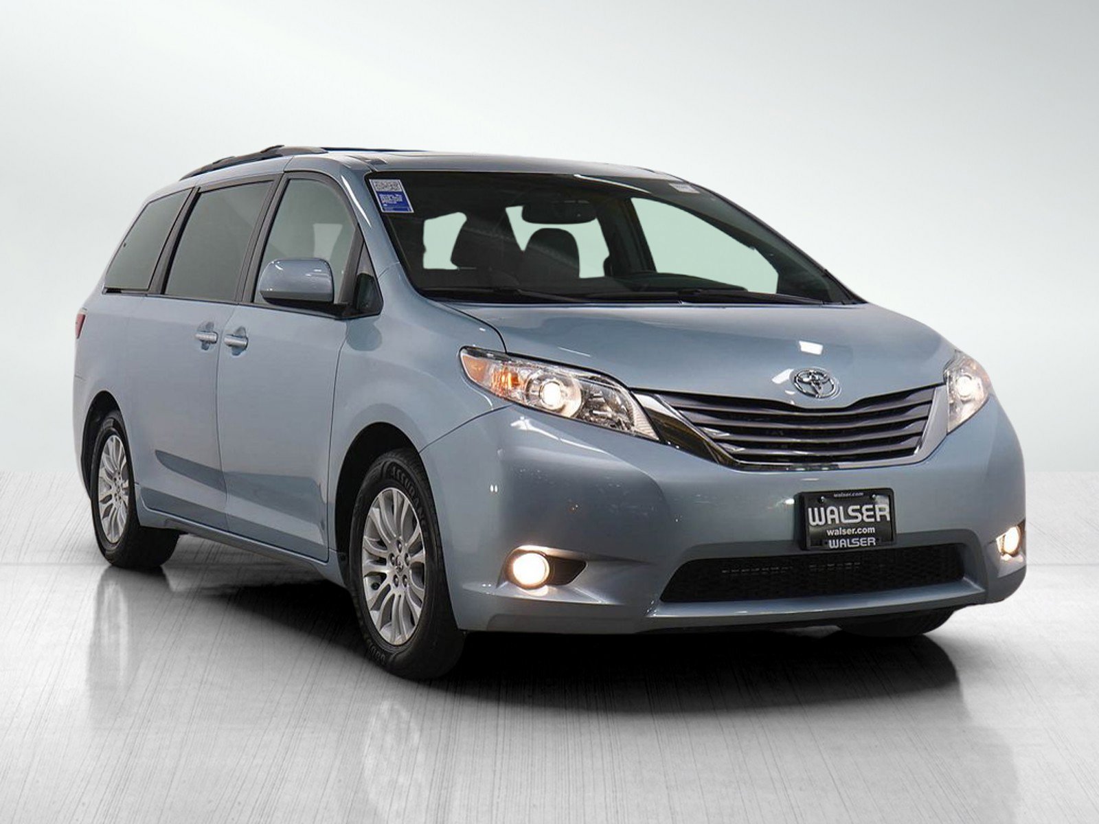 Used 2015 Toyota Sienna XLE image 7