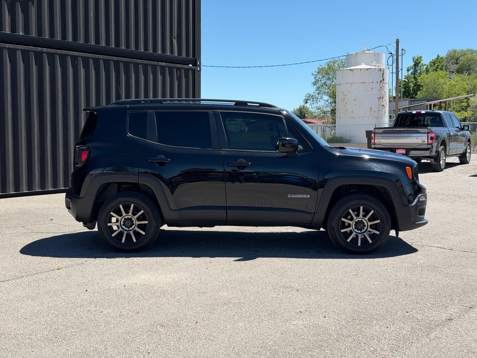 Used 2018 Jeep Renegade Latitude w/ Cold Weather Group AWD/4WD image 6