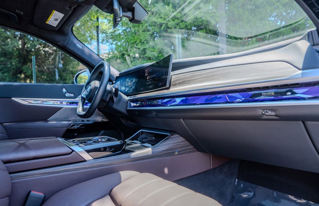 Used 2024 BMW i7 eDrive50 w/ Executive Package RWD image 24