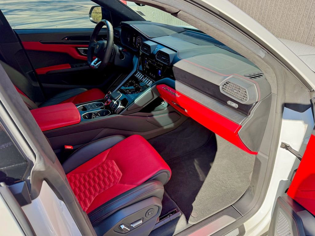 Used 2021 Lamborghini Urus image 24