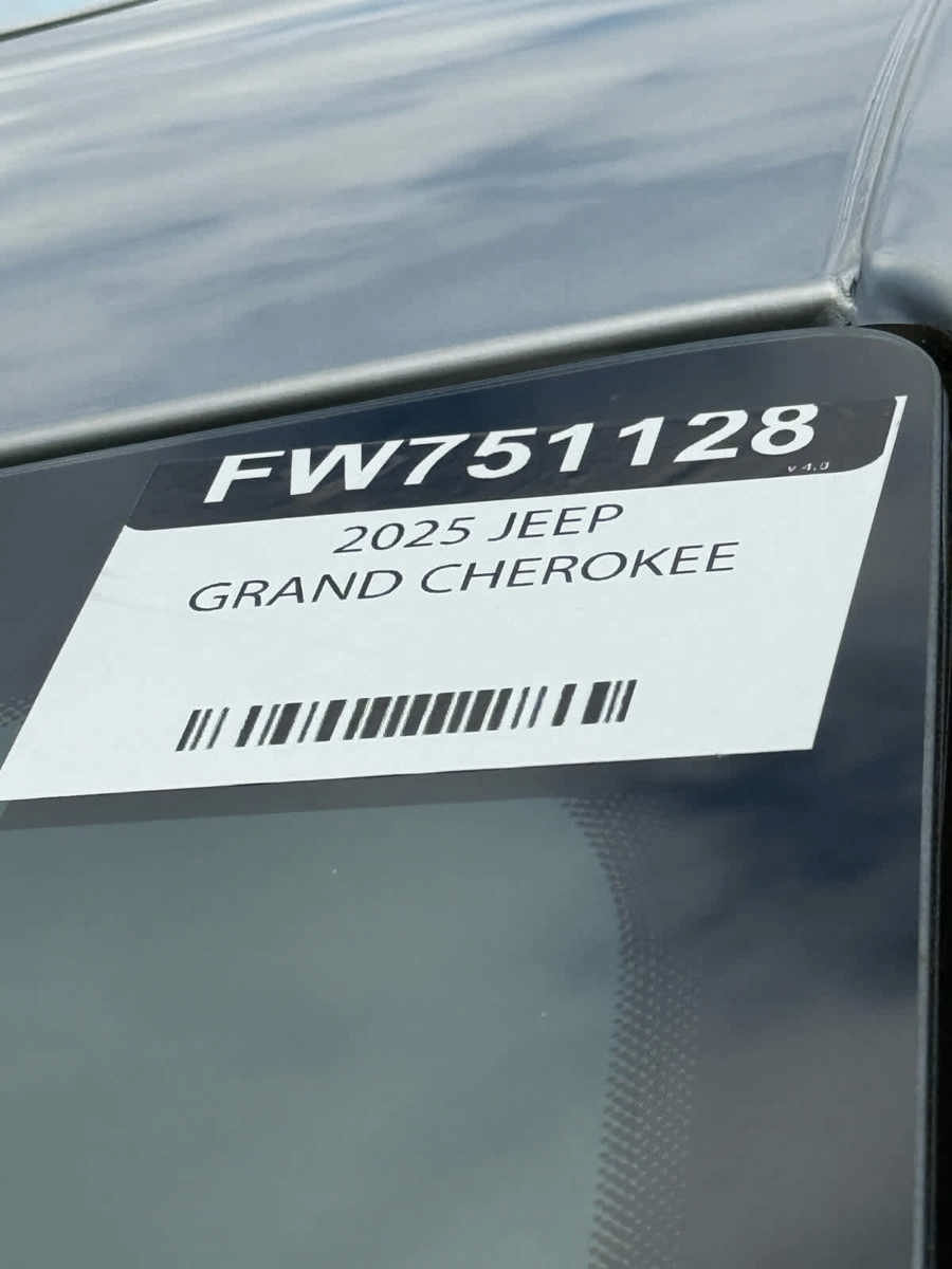 New 2025 Jeep Grand Cherokee Limited w/ Black Appearance Package AWD/4WD image 33