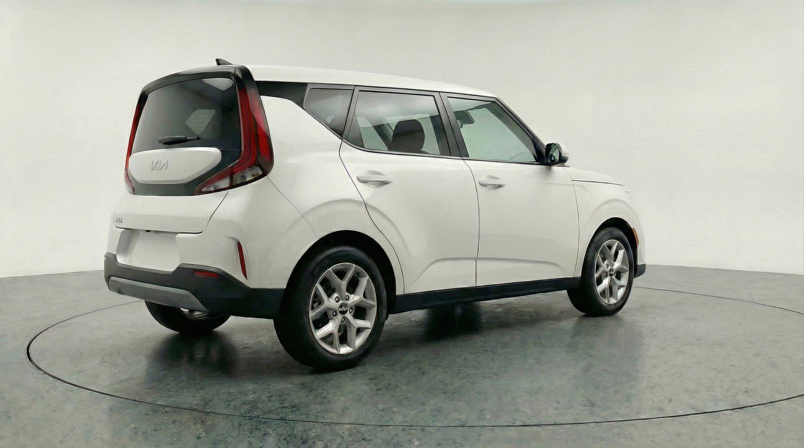 Used 2025 Kia Soul LX w/ LX Technology Package FWD image 9
