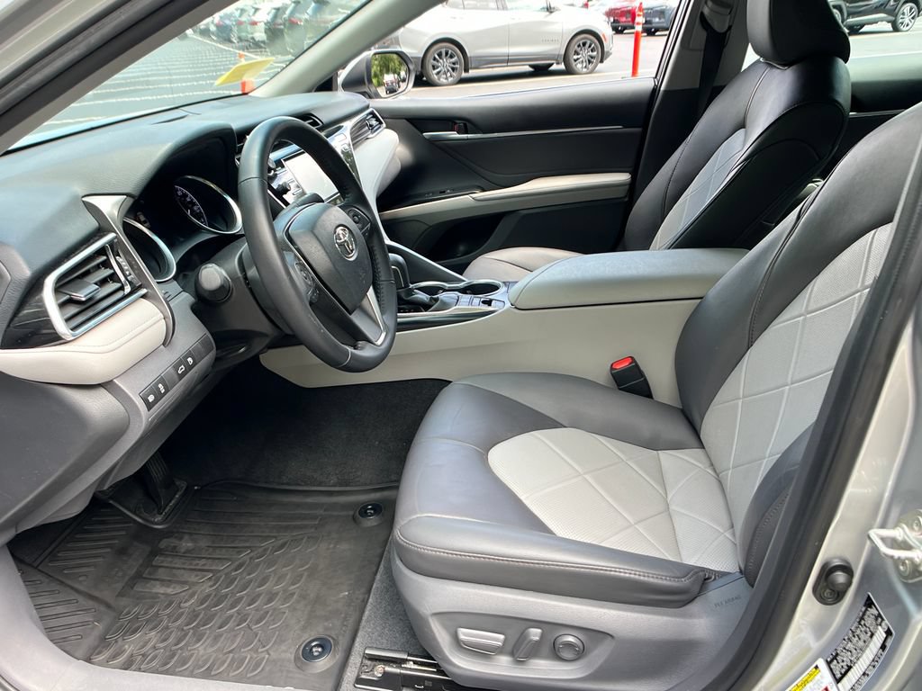 Used 2018 Toyota Camry XLE FWD image 8