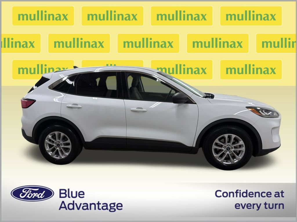Certified 2022 Ford Escape SE w/ Convenience Package FWD image 2