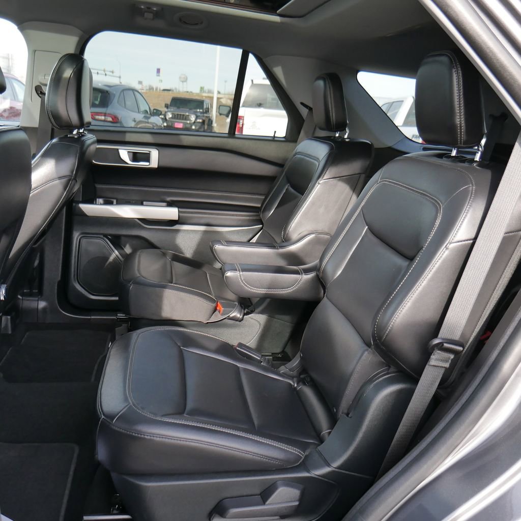 Used 2021 Ford Explorer XLT w/ Equipment Group 202A image 27