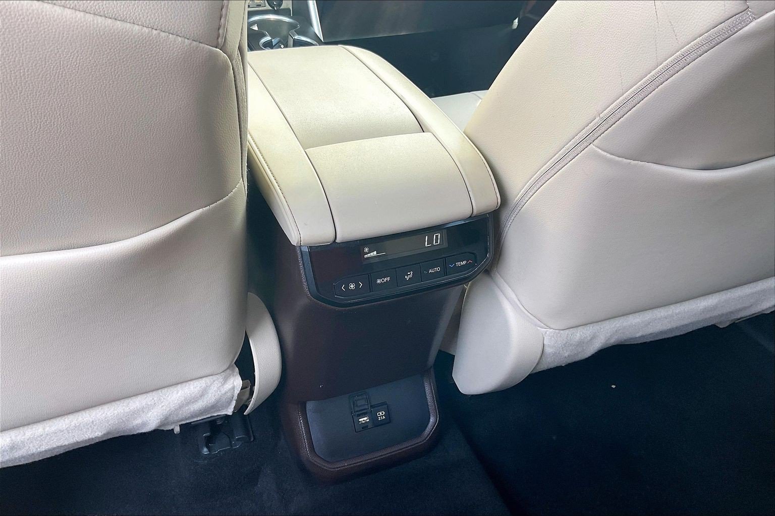 Used 2021 Toyota Highlander XLE AWD/4WD image 41