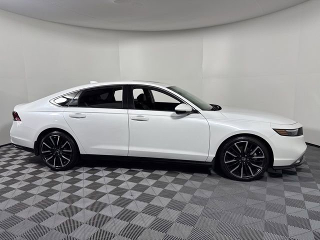 Used 2023 Honda Accord Touring image 9