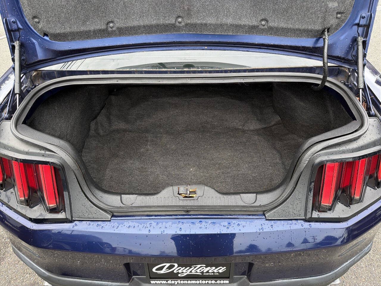 Used 2010 Ford Mustang GT Premium RWD image 7