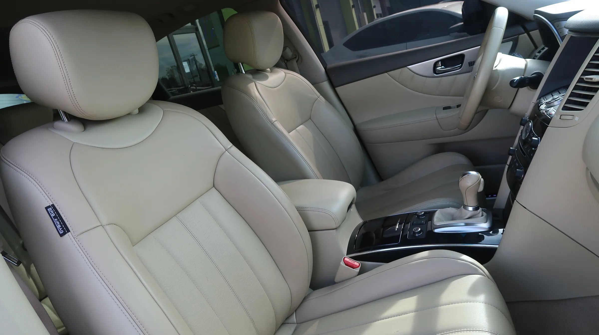 Used 2017 INFINITI QX70 3.7 w/ Premium Package image 27