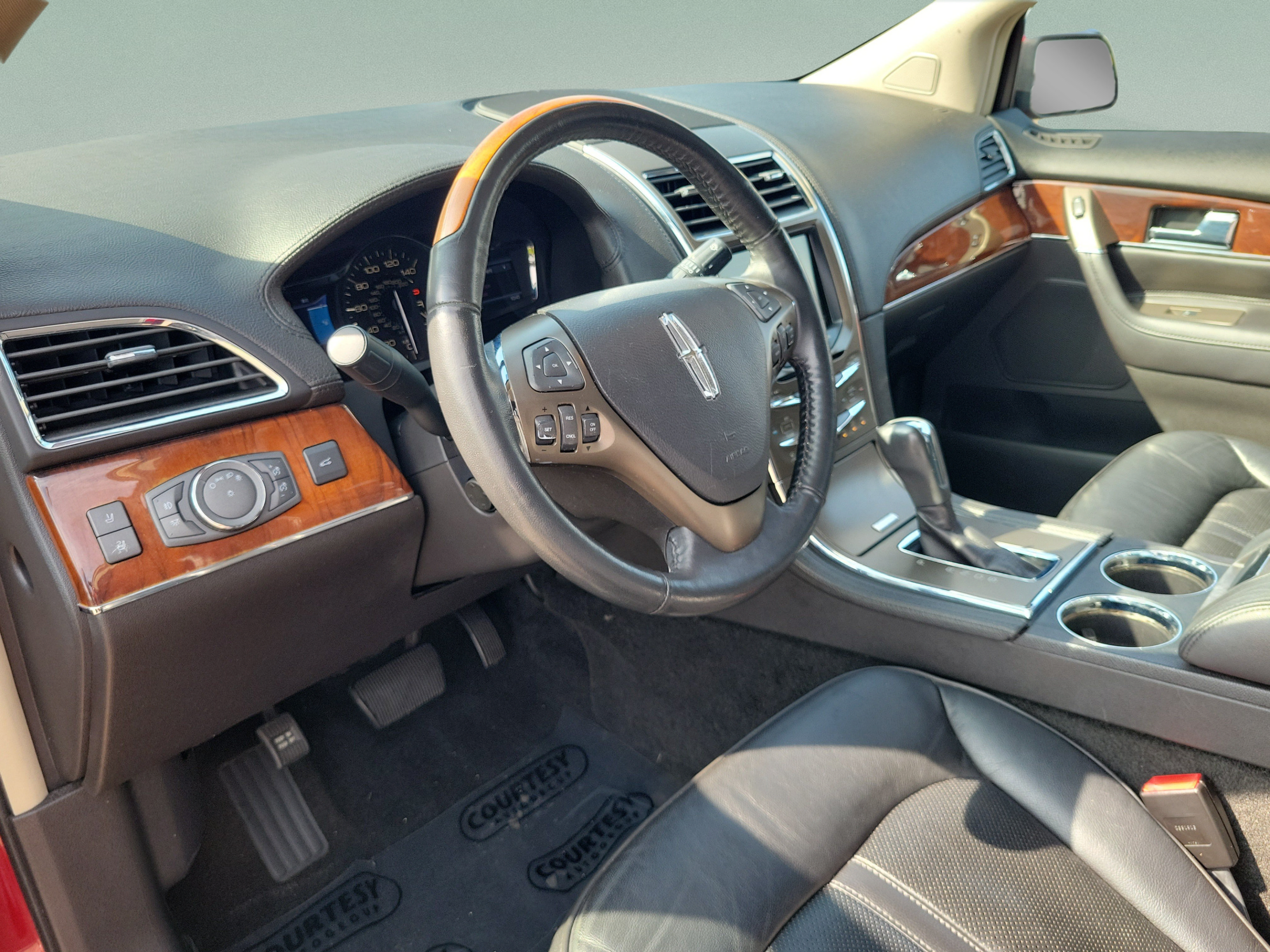 Used 2013 Lincoln MKX FWD image 29