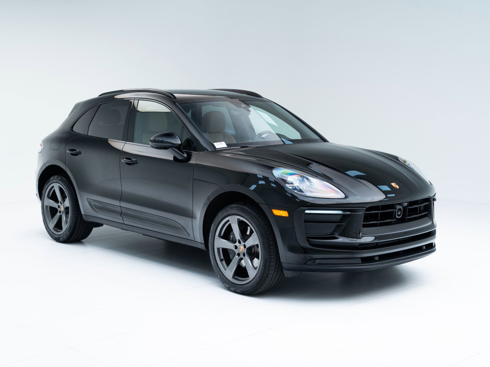 Certified 2025 Porsche Macan image 7
