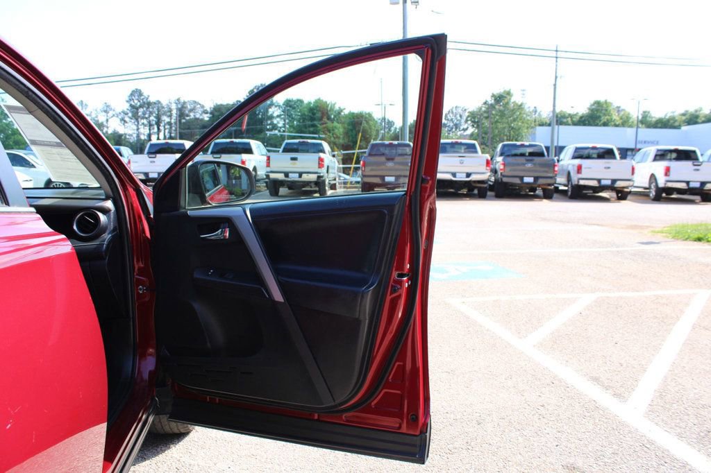 Used 2018 Toyota RAV4 XLE FWD image 28