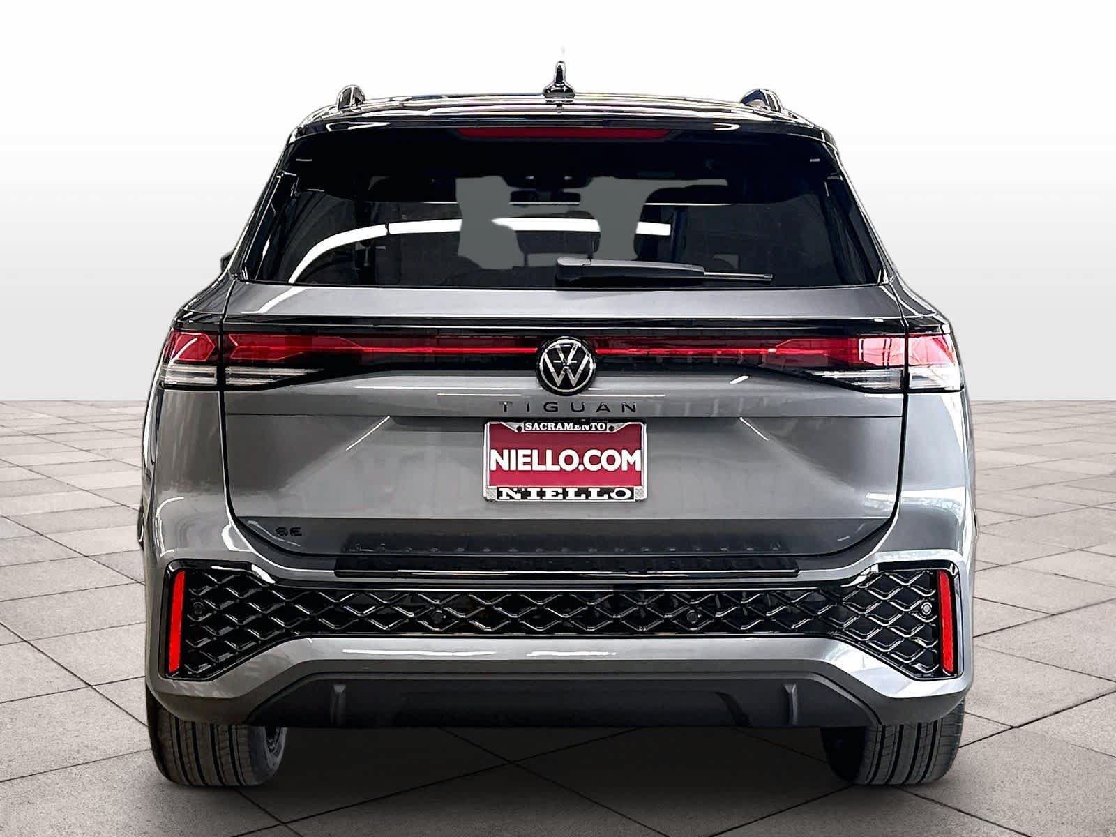 New 2026 Volkswagen Tiguan SE R-Line FWD image 4