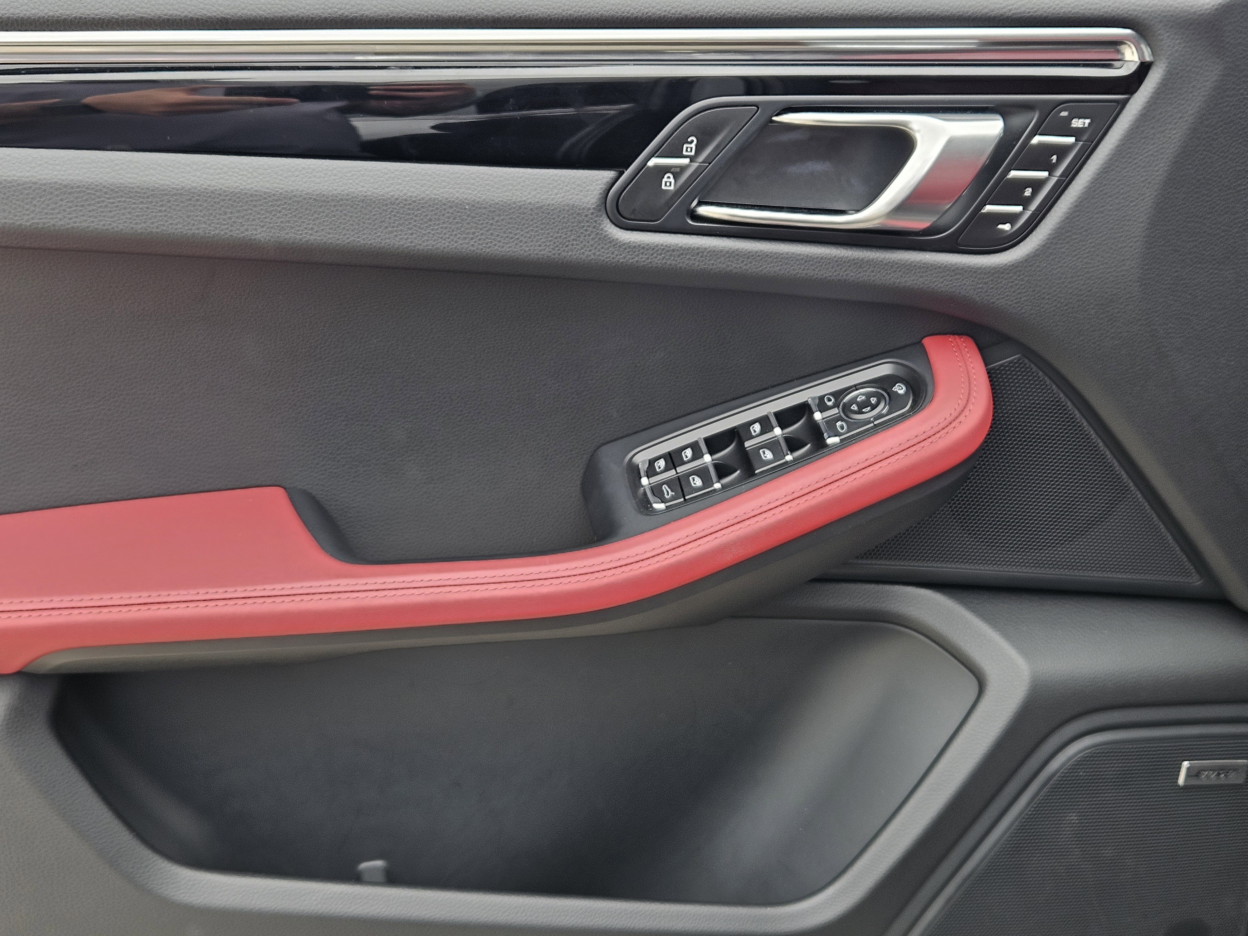 Certified 2026 Porsche Macan AWD/4WD image 22