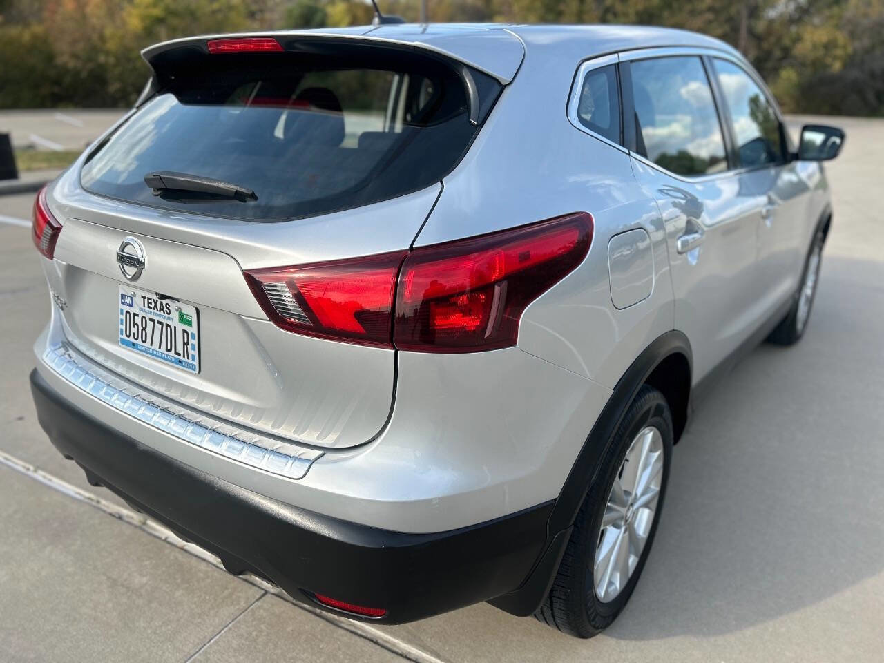 Used 2018 Nissan Rogue Sport S w/ S Appearance Package image 6