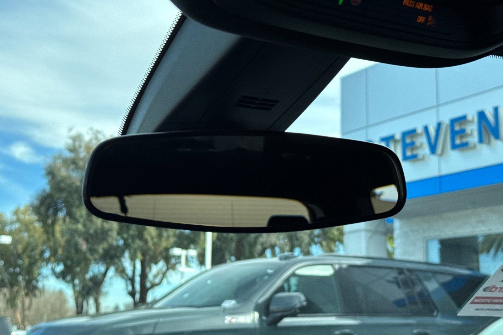 Used 2023 Chevrolet Traverse LT image 25