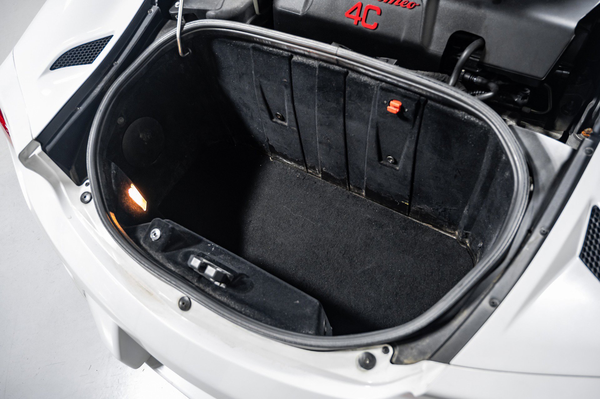 Used 2018 Alfa Romeo 4C Spider RWD image 25