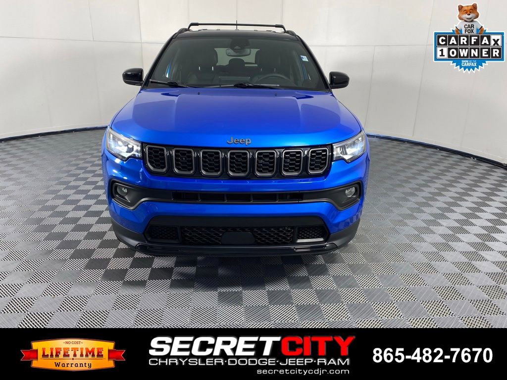 Used 2024 Jeep Compass Latitude w/ Convenience Group AWD/4WD image 2