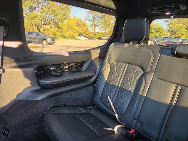 Used 2022 Jeep Grand Wagoneer Series III w/ HD Trailer Tow Package AWD/4WD image 31