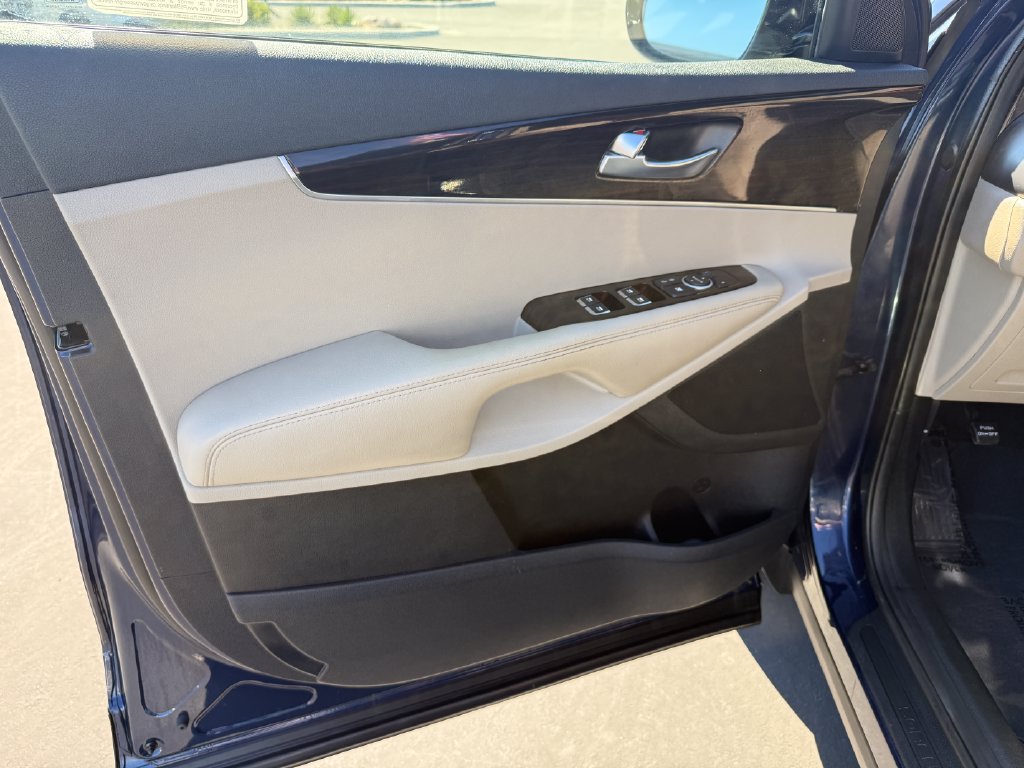 Used 2019 Kia Sorento FWD V6 image 10