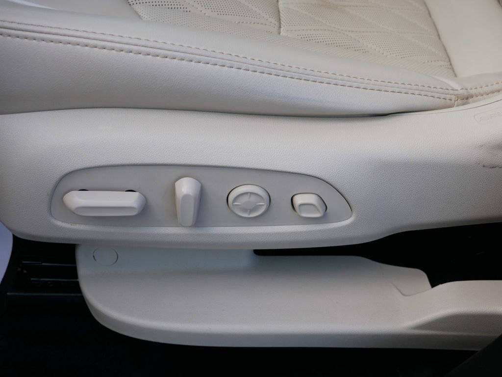 Used 2022 Buick Enclave Avenir w/ Avenir Technology Package AWD/4WD image 23