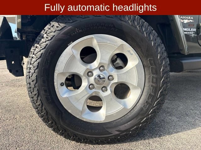 Used 2015 Jeep Wrangler Unlimited Sahara w/ Connectivity Group AWD/4WD image 10