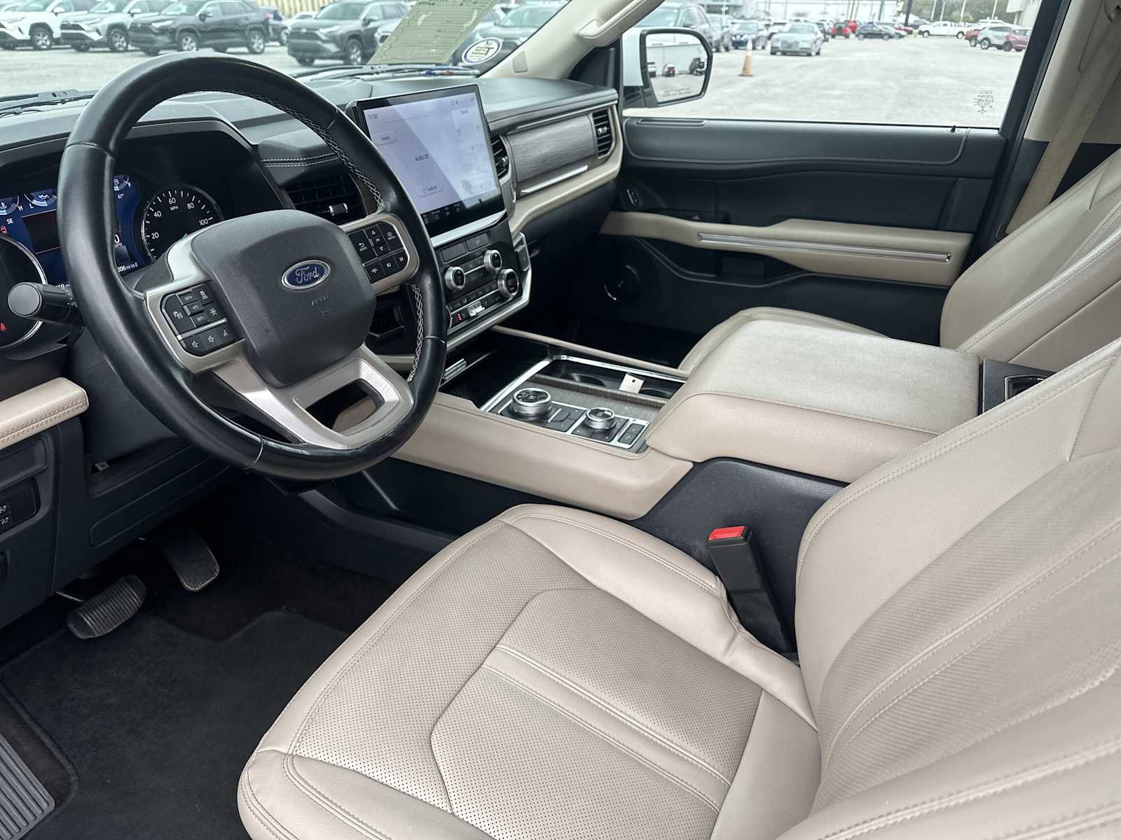 Used 2022 Ford Expedition Limited image 15