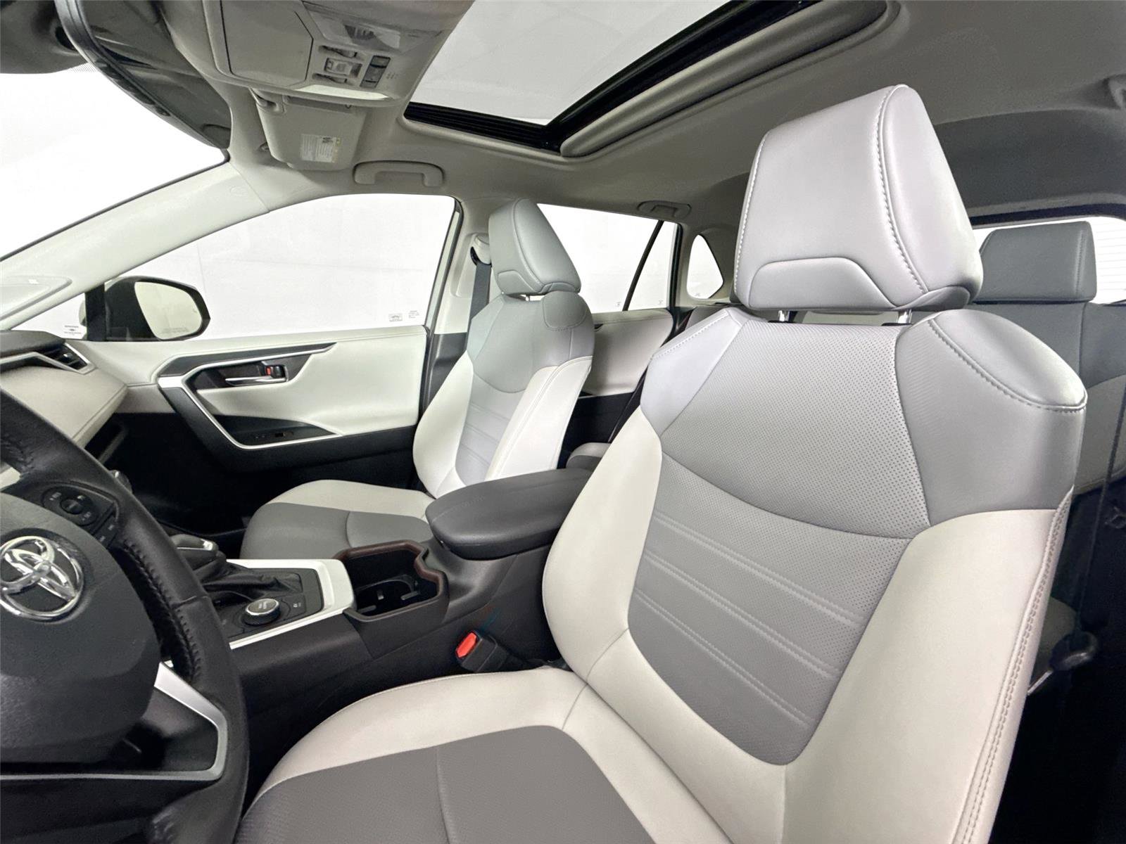 Used 2022 Toyota RAV4 Limited video 3