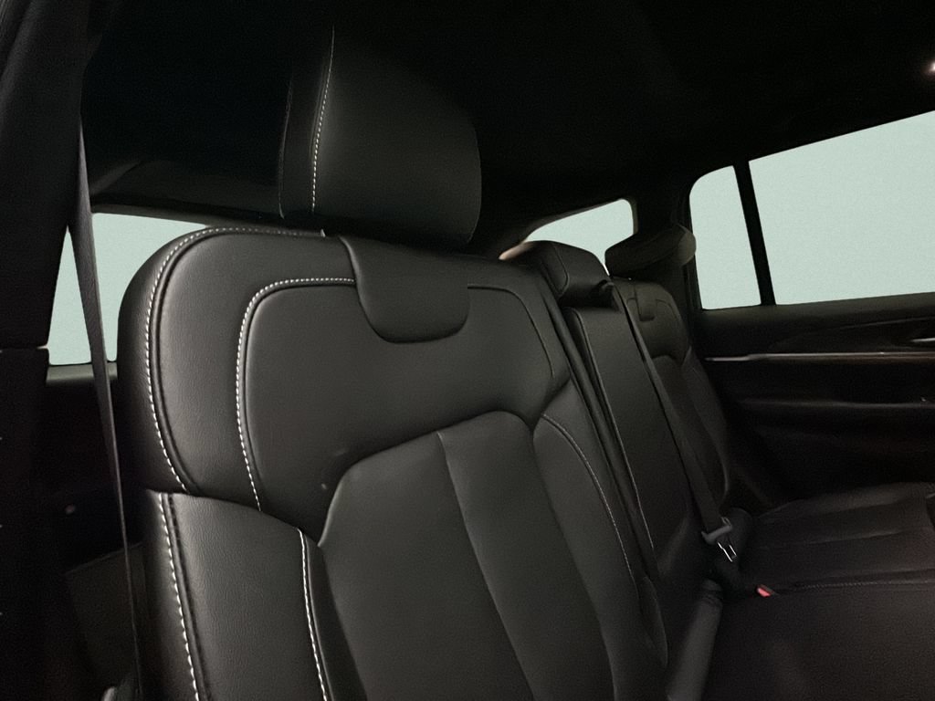 Used 2024 Jeep Grand Cherokee Limited w/ Black Appearance Package AWD/4WD image 18