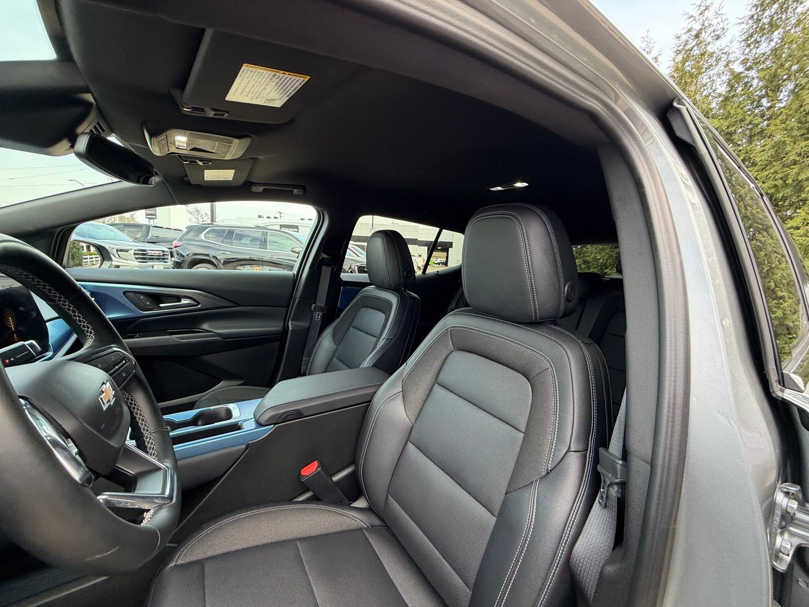 Used 2025 Chevrolet Equinox EV LT w/ Convenience Package FWD image 11