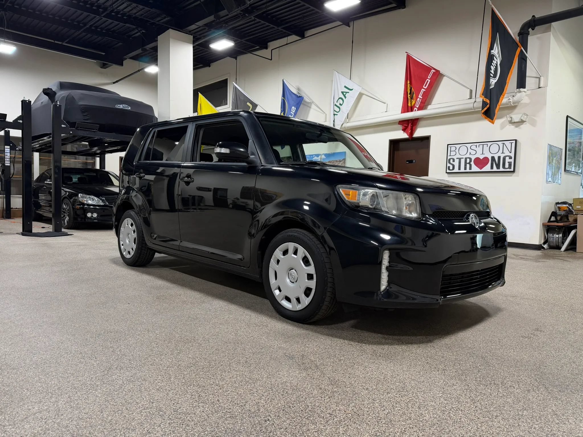 Used 2015 Scion xB FWD image 3