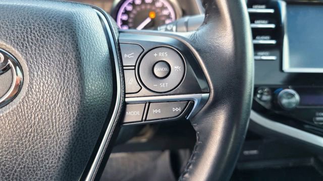 Used 2018 Toyota Camry XLE FWD image 18