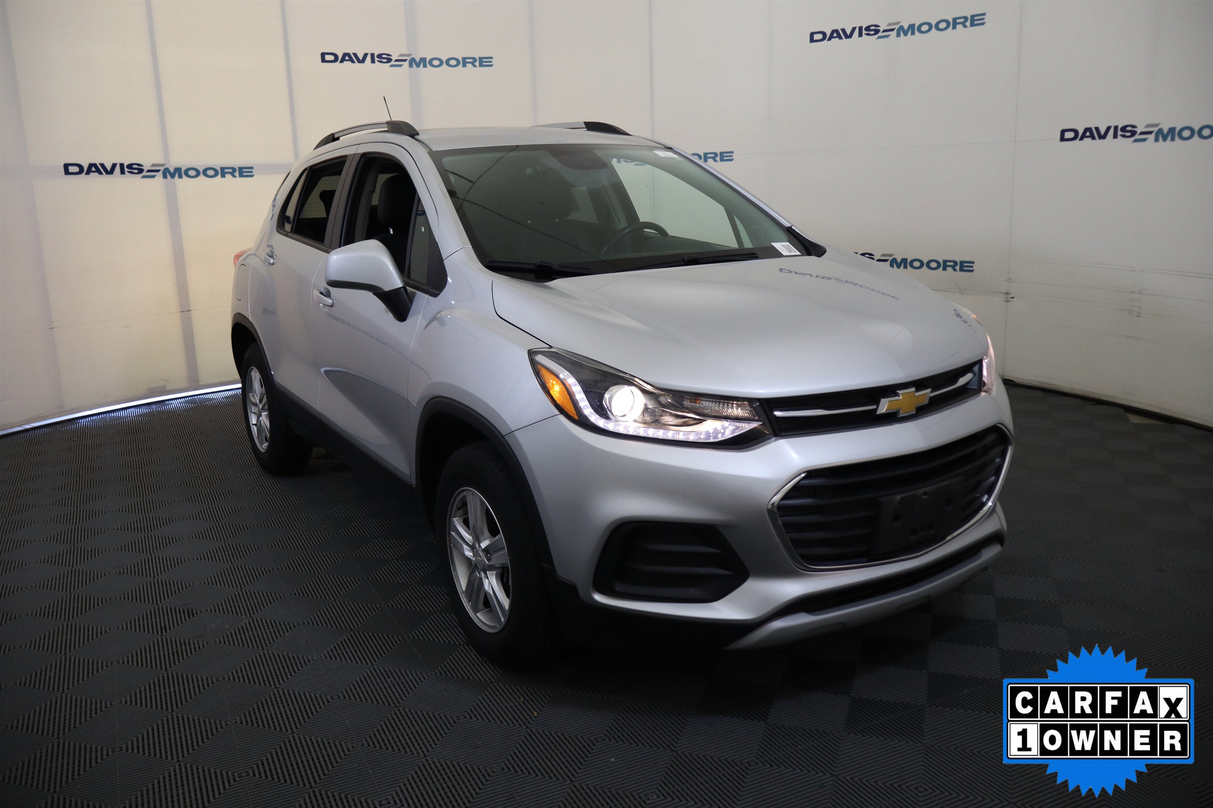 Used 2022 Chevrolet Trax LT w/ LT Convenience Package AWD/4WD image 3