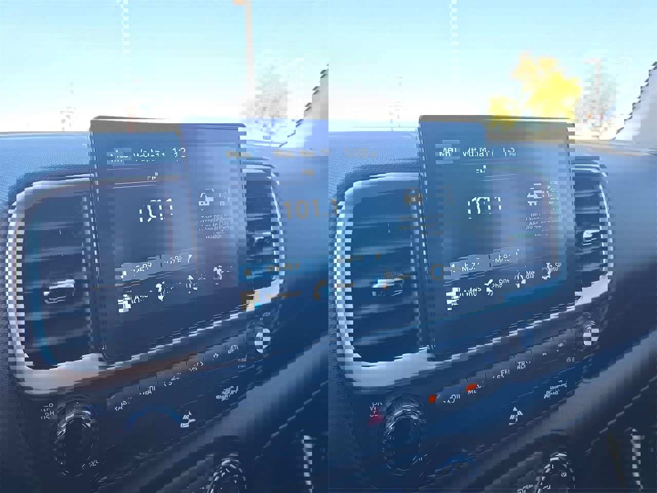 Used 2025 Hyundai Venue SE image 21