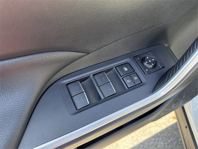 Used 2022 Toyota RAV4 SE w/ SE Grade Weather Package image 13