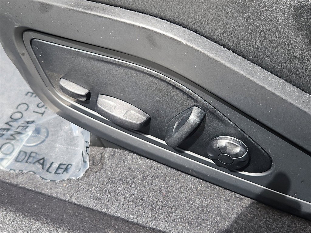 Certified 2025 Porsche Taycan image 29