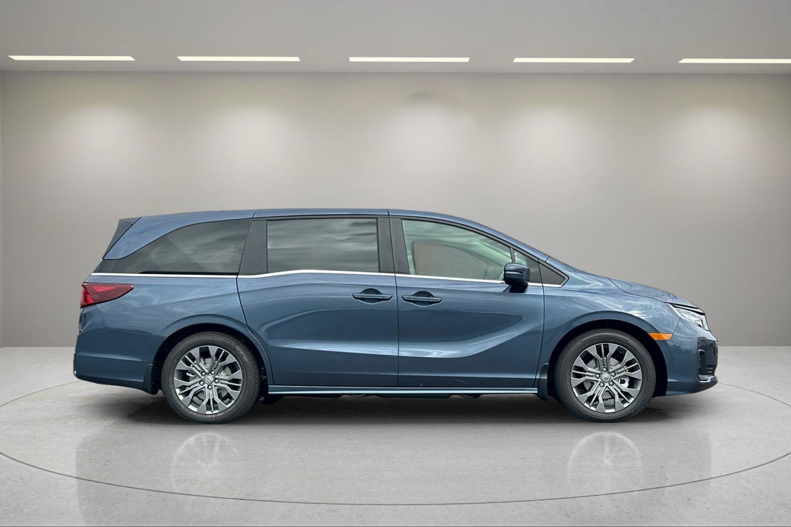 New 2027 Honda Odyssey Touring image 2