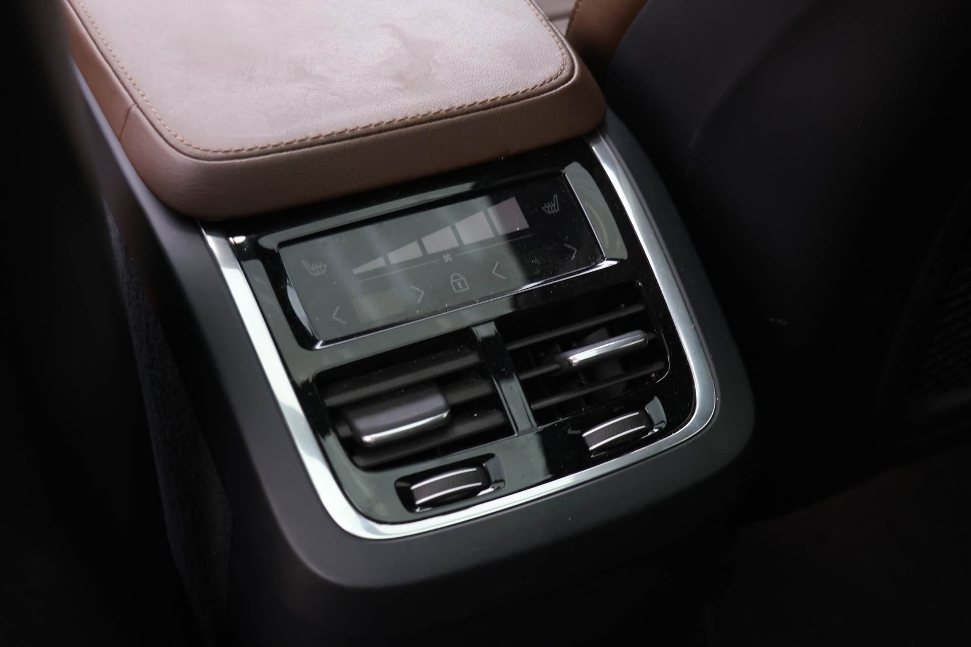 Certified 2023 Volvo XC90 B6 Ultimate image 17