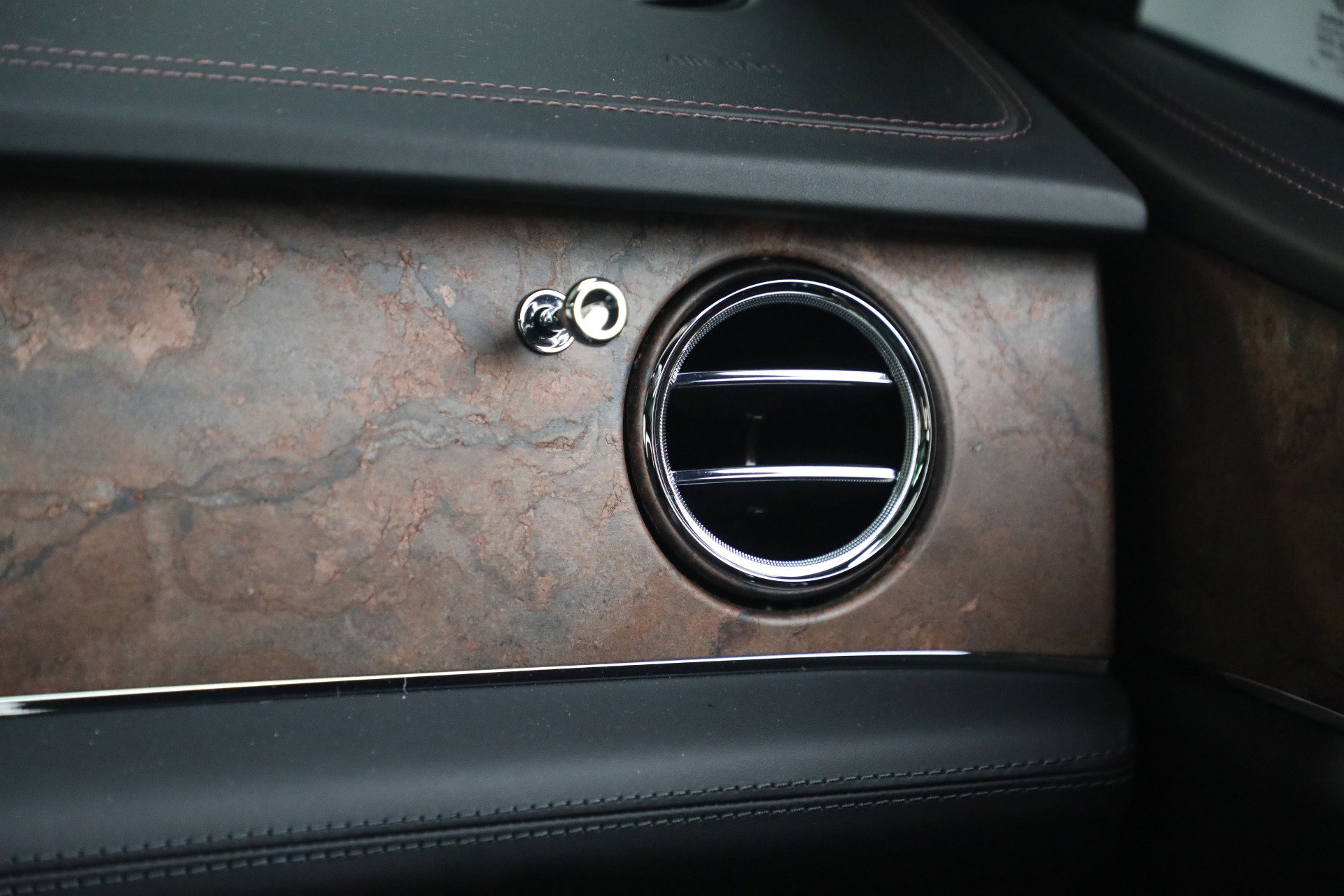 Used 2022 Bentley Bentayga image 31