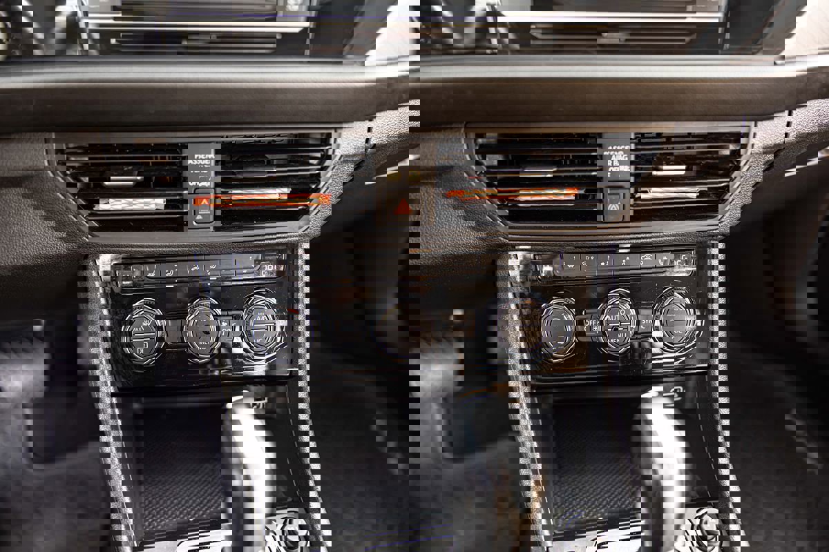 Used 2019 Volkswagen Jetta SE image 27